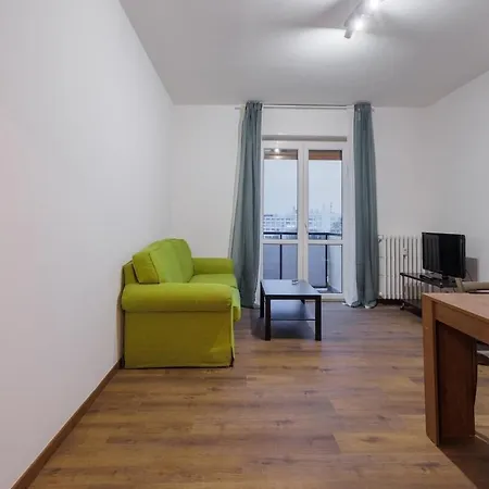 Cinzia's House - 5 Minutes From The Metro Апартаменты Милан