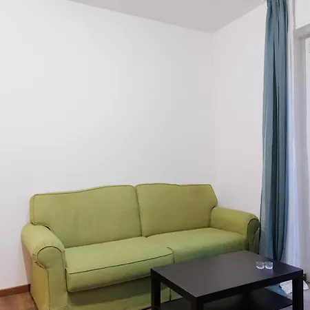 Cinzia's House - 5 Minutes From The Metro Милан