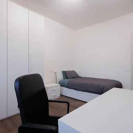 Cinzia's House - 5 Minutes From The Metro