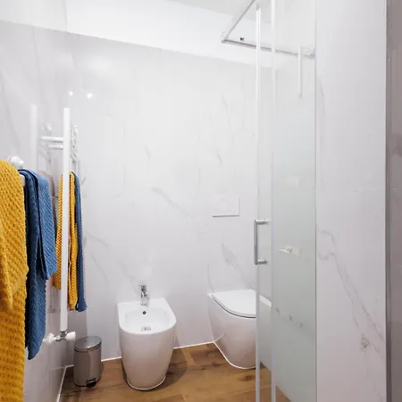 Cinzia's House - 5 Minutes From The Metro Апартаменты *